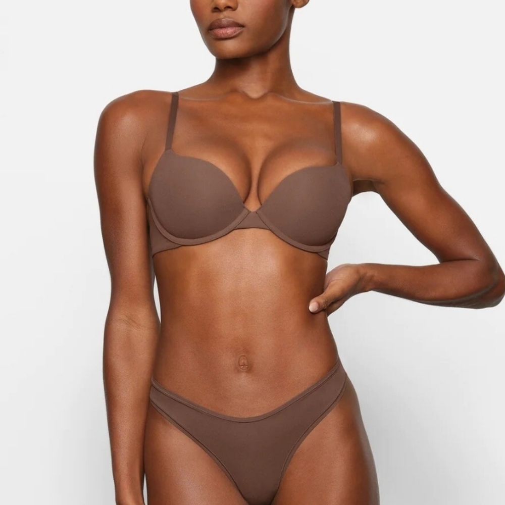 Skims Fits Everybody T-shirt Underwire Bra In Brown Size 36C